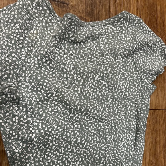 Brandy Melville tshirt - Picture 2 of 4